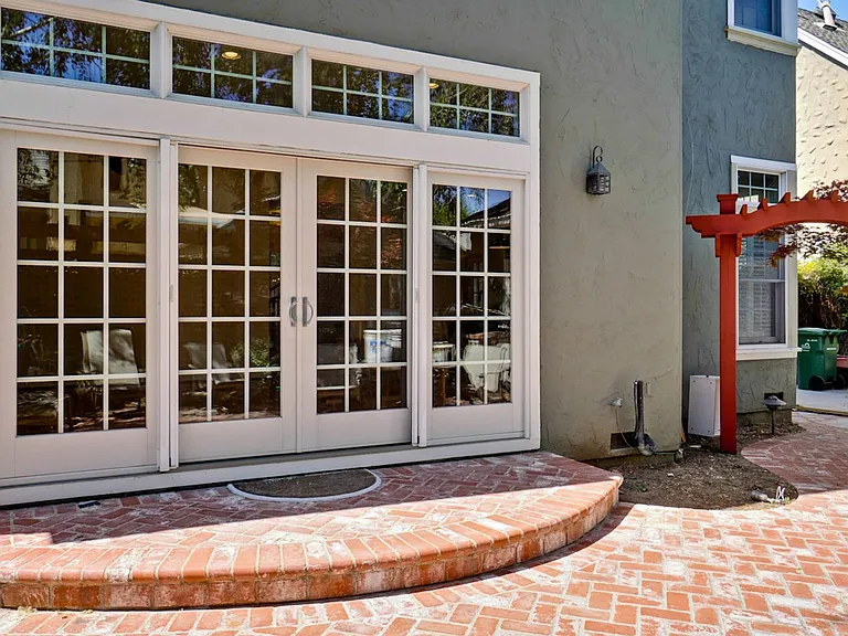 1150 Meredith Ave — Photo 59
