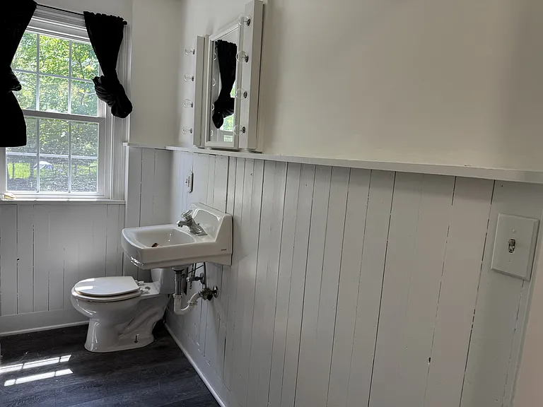 1034 Meredith St — Photo 10