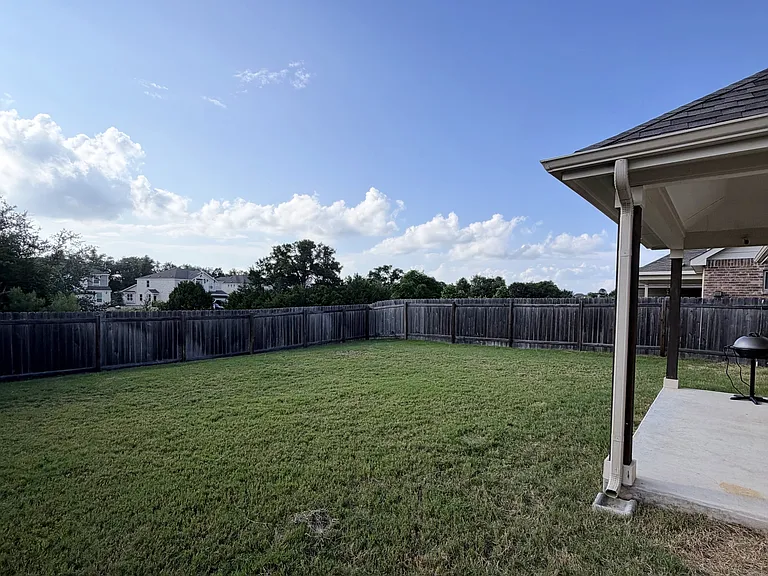1541 Harrongton Way — Photo 21