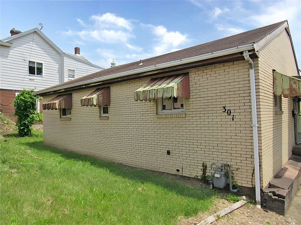 301 Wood St photo 1