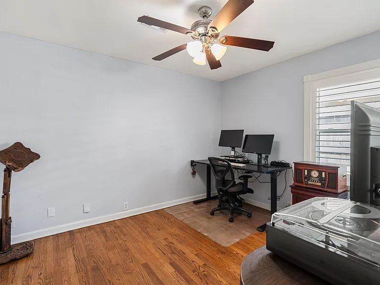 1214 W 31st St — Photo 22