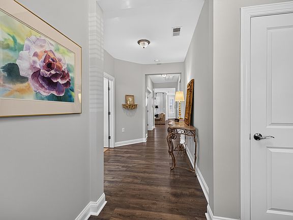 4th image of 906 Narrative Ln