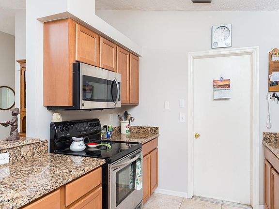 3rd image of 2599 Alicia Ln