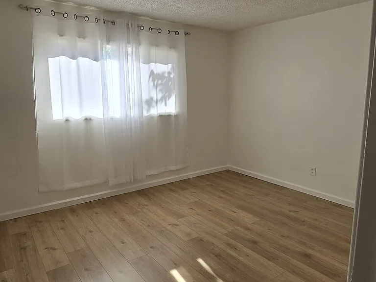 144 E Avenue Q — Photo 12