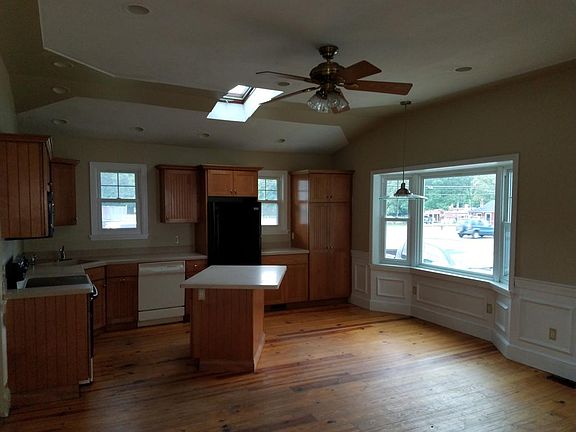 Dining Area & Kitchen