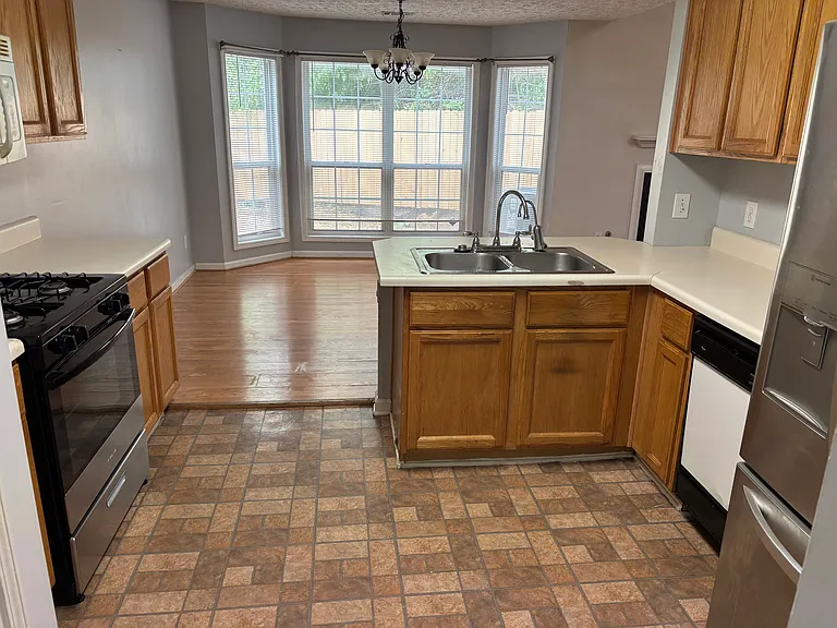 310 Paxton Ct — Photo 10