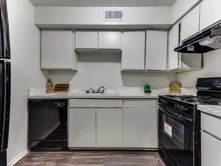 Dell Marr Allandell Apartments Kitchen