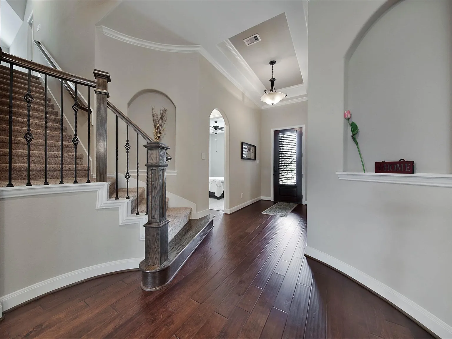 4 bed, 4.0 bath, 3458 sqft, $3,400 — Photo 2