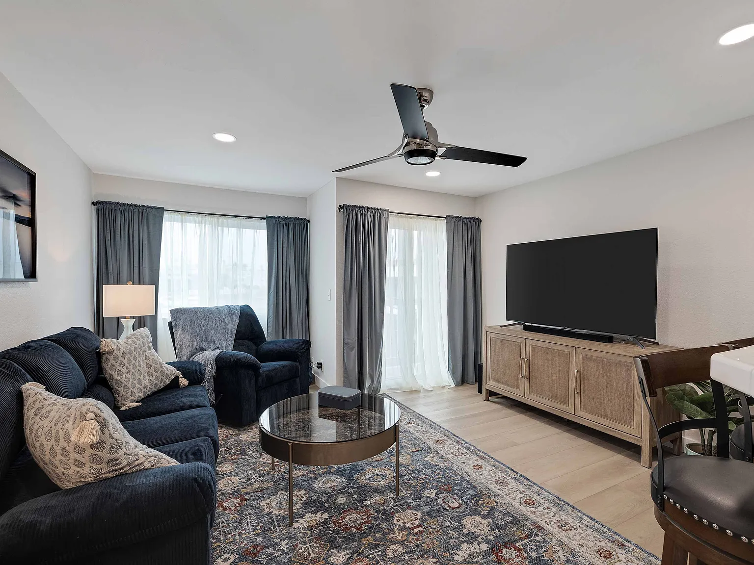 2 bed, 860 sqft, $4,375 — Photo 3
