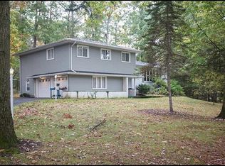 3540 Ridgewood Dr, Hermitage, PA 16148