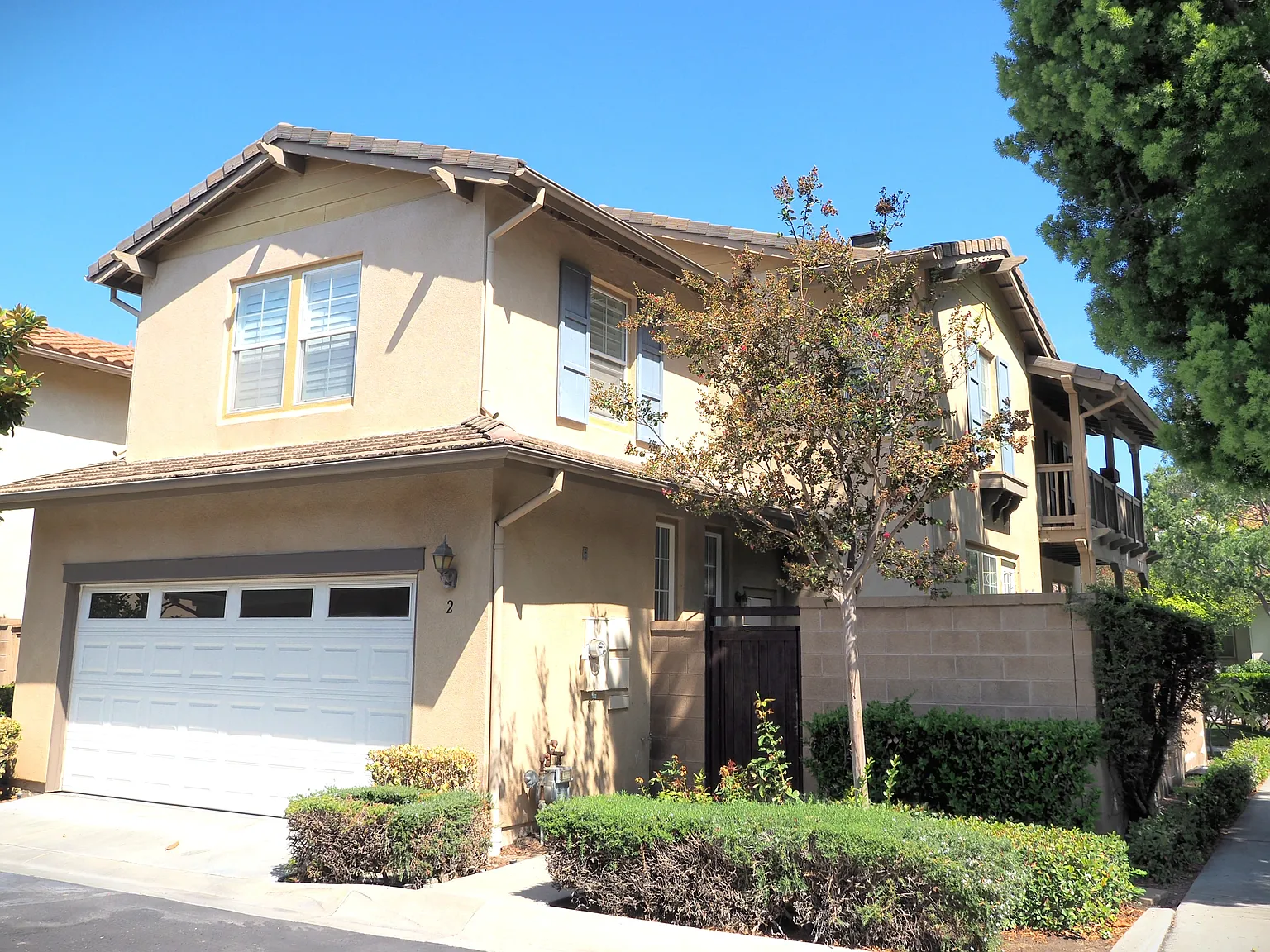 3 bed, 2.5 bath, 1944 sqft, $4,395 — Photo 3