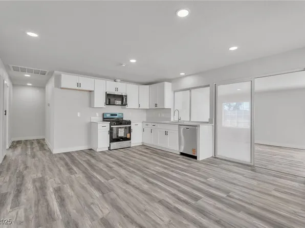 7225 Bridgeview Ave, Spring Valley, NV 89147