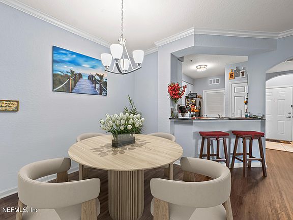 5th image of 8539 GATE Parkway W #1431