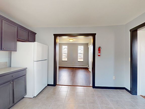 4th image of 16 Bailey St