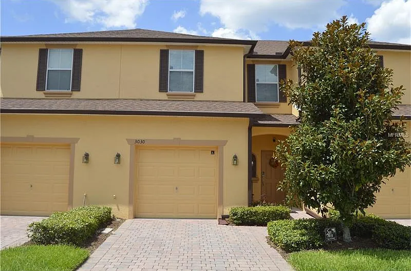 3030 Retreat View Cir