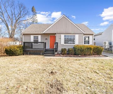 8916 Deering St, Livonia, MI, 48150