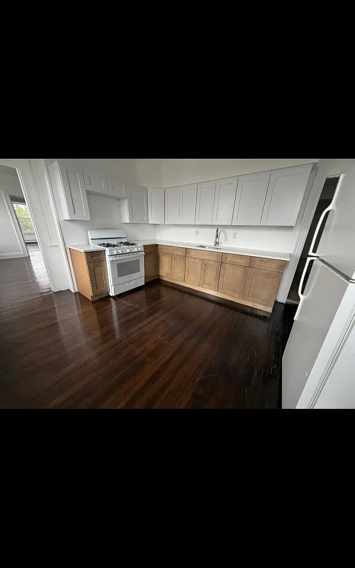3 bed, $2,300 — Photo 4