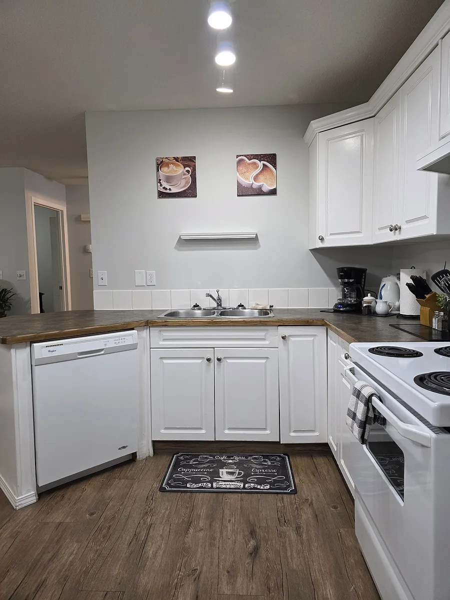 Building Photo - 5510 Kerry Wood Dr #201