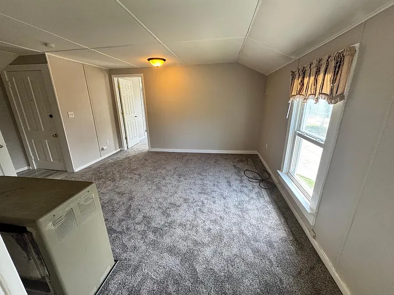 301 Elliott Ave — Photo 7