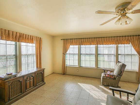 3rd image of 238 Pletz Dr