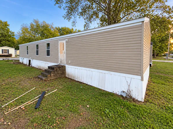 20 Birch St #17, Pana, IL 62557