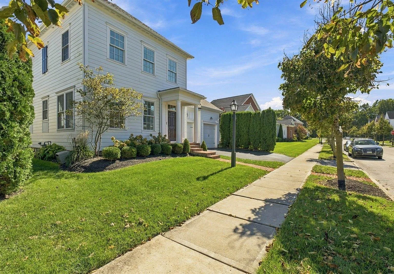 4 bed, 4.5 bath, 5948 sqft, $8,995 — Photo 3