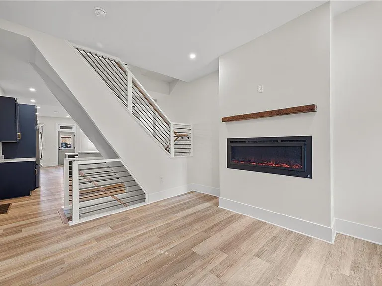 337 46th St — Photo 7