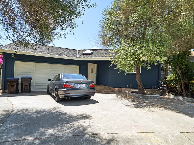 105 Western Ct — Photo 1