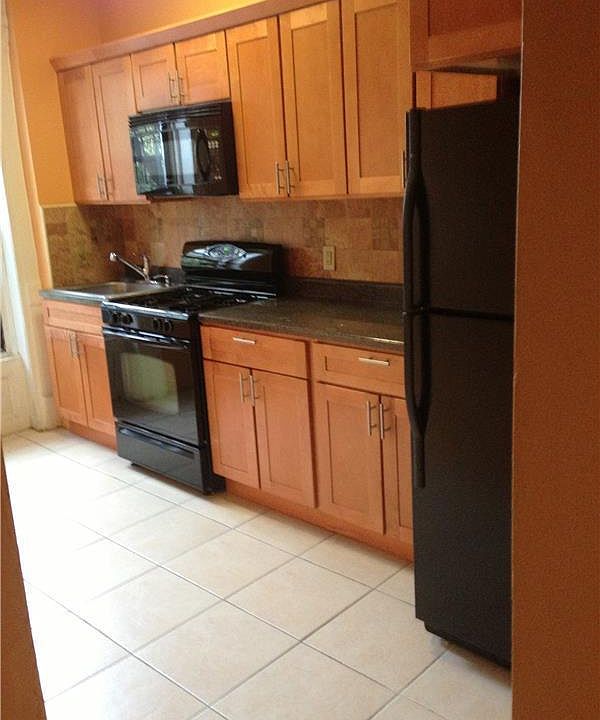 1st image of 383 Park Pl APT 3