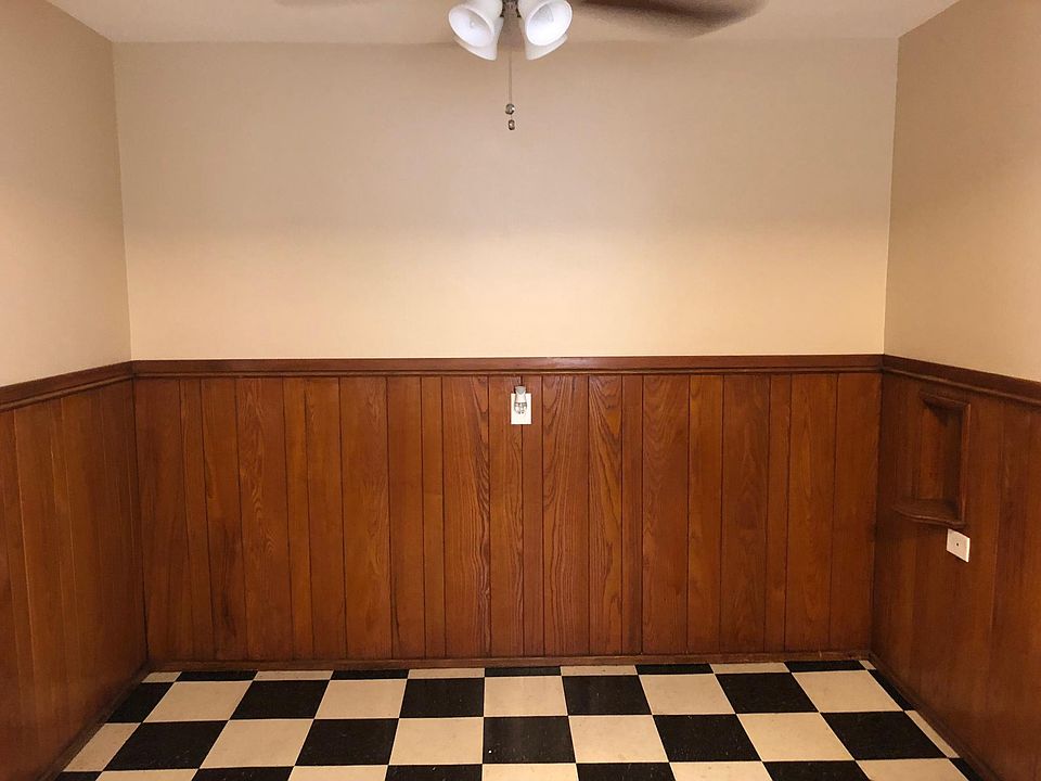 Dining Area off kitchen