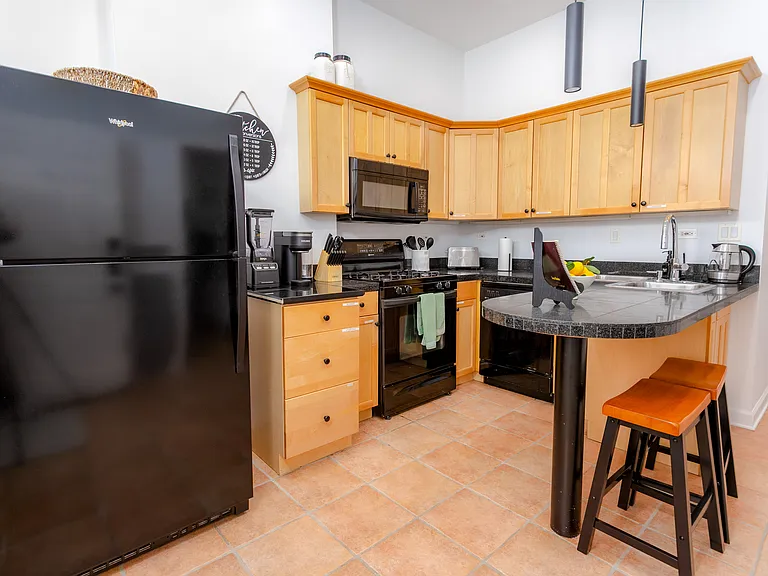 2232 W Homer St #2 — Photo 15