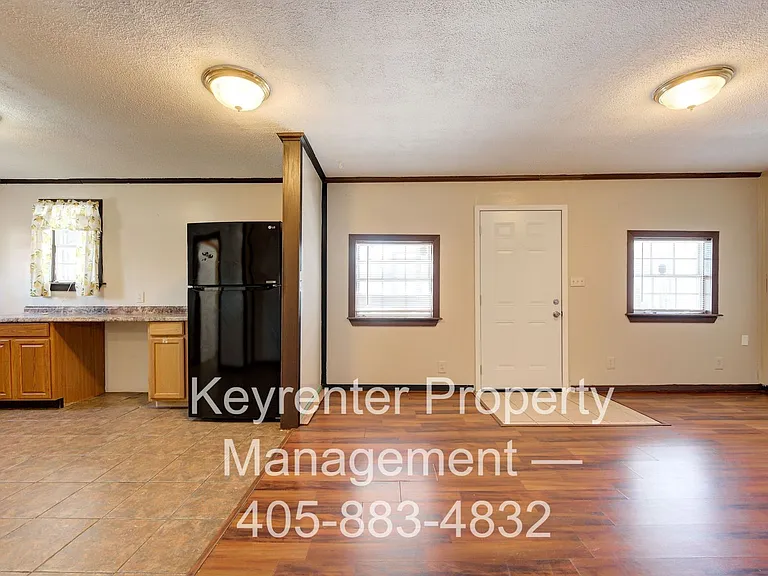3607 SW 12th St — Photo 11