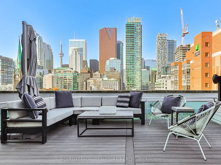 112 George St S #902 — Photo 3
