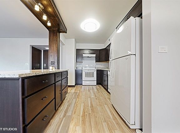 5th image of 150 E Grand Ave APT 309
