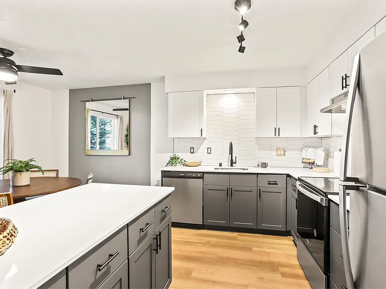 Silver Oak Apartments — Photo 10