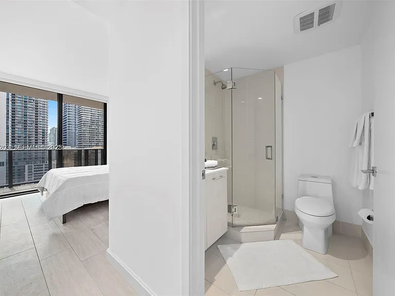 45 SW 9th St #1403 — Photo 21