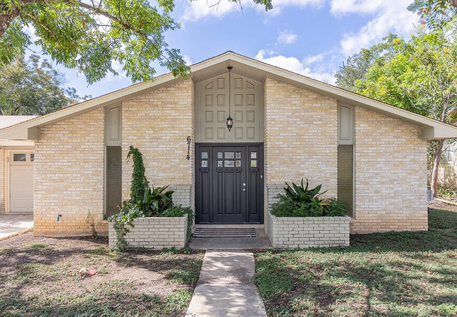3 bed, 2.0 bath, 1414 sqft, $1,800 — Photo 4