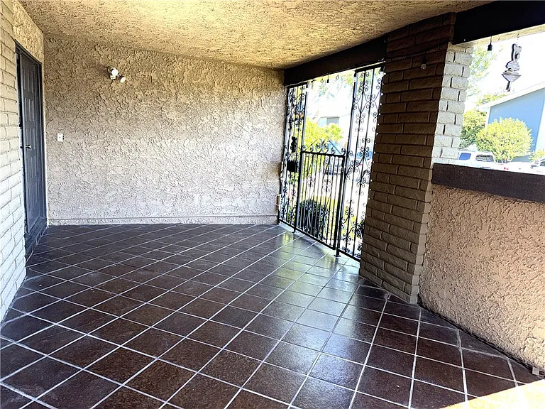 3901 Green Ave — Photo 22