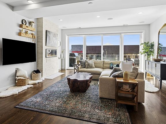 2nd image of 2467 N Clybourn Ave #3