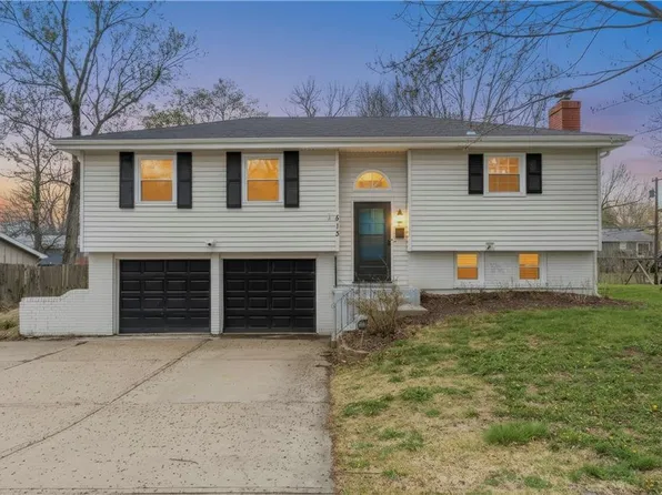 513 N Walker St, Olathe, KS 66061