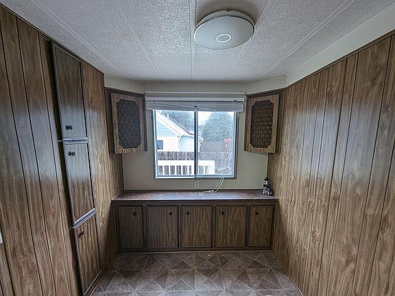 Breakfast nook.