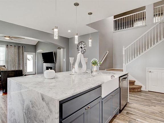 4th image of 8321 Rolling Rock Dr