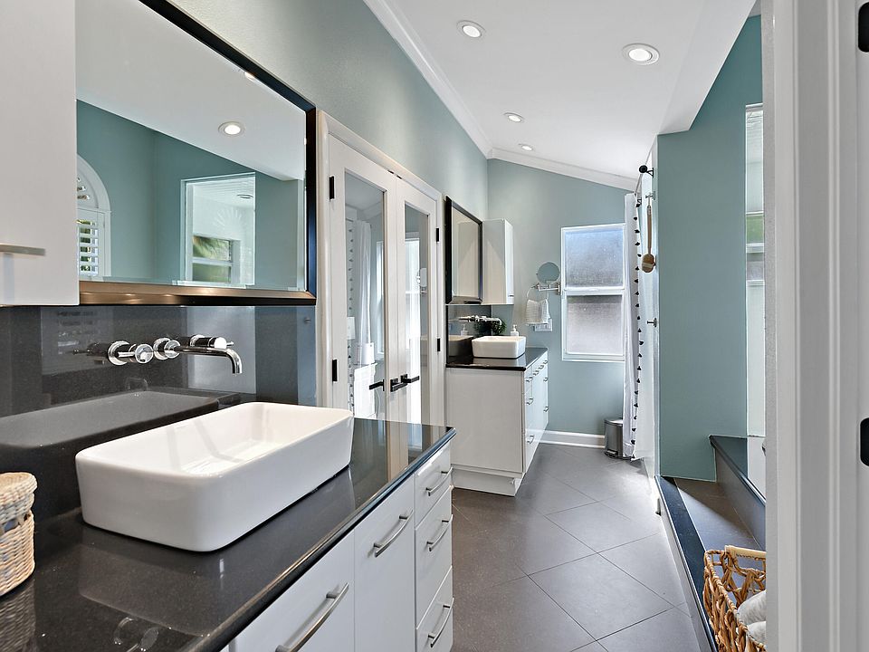 1st image of 228 SE Pelican Drive