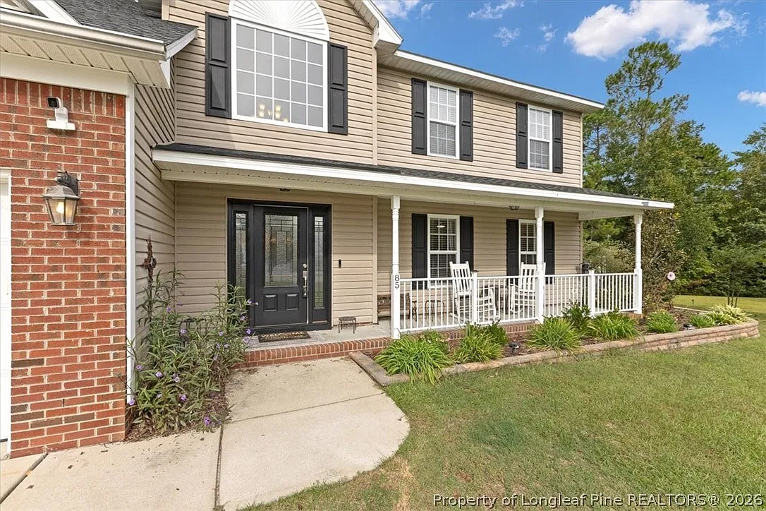 5 bed, 3.5 bath, 2802 sqft, $2,500 — Photo 2