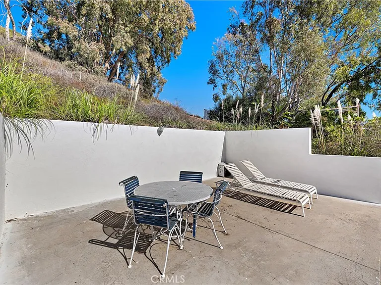 1050 Skyline Dr — Photo 22