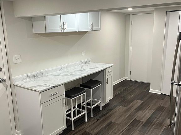 4th image of 1481 Willow Ave #G