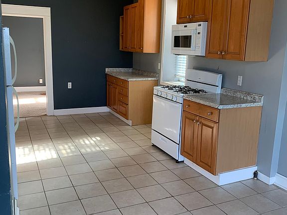 3rd image of 604 Page St APT 6