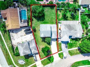 18665 Shauna Manor Dr, Boca Raton, FL 33496