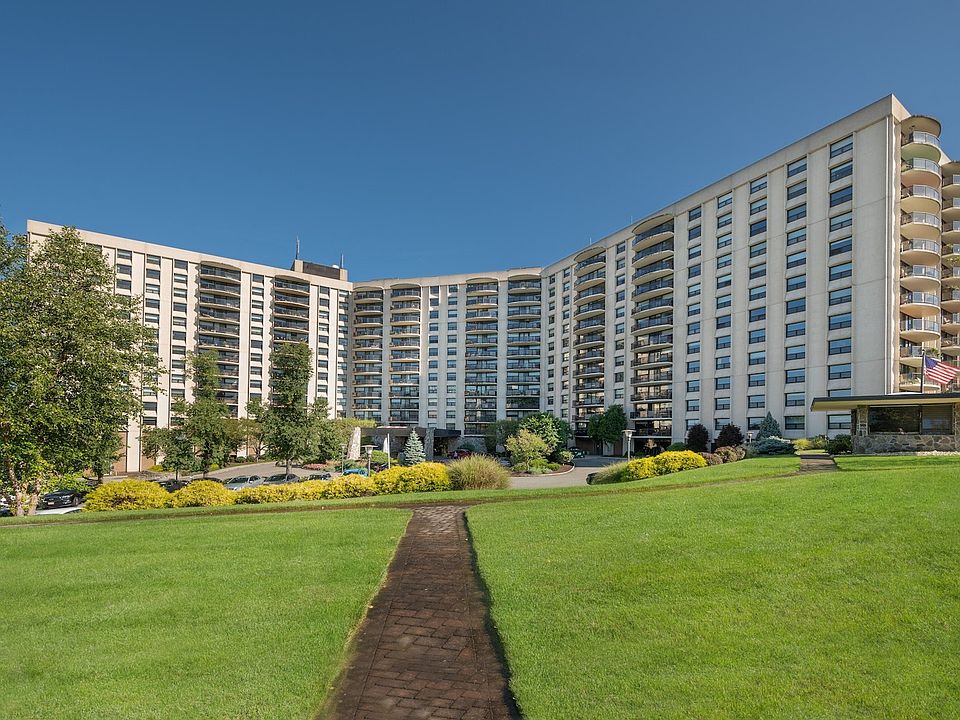 1st image of 2 Claridge Dr #2JE-219