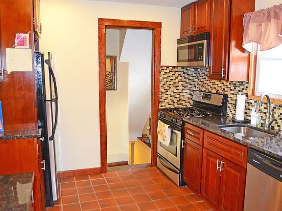 5th image of 95 Clover Ave
